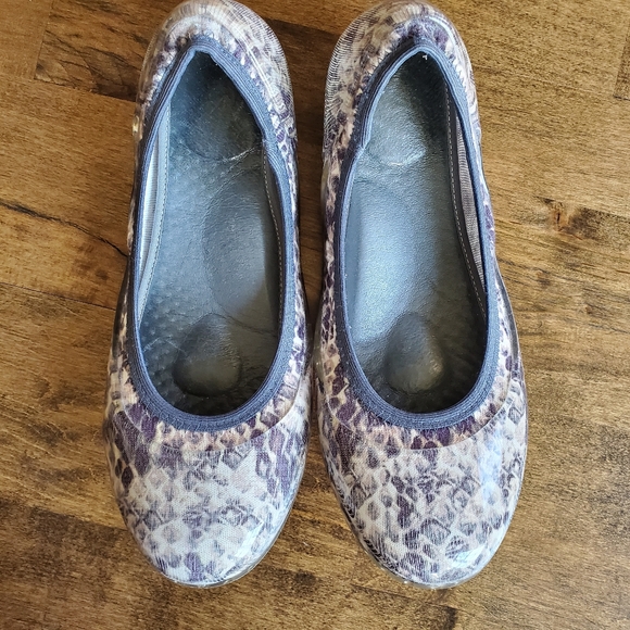 JA-VIE Snake Print Jelly Flat Shoes - Picture 6 of 13